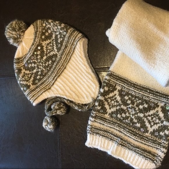 American Eagle Outfitters Accessories - NWT Hat + Scarf 🎁 cute gift/ awesome set 🎄